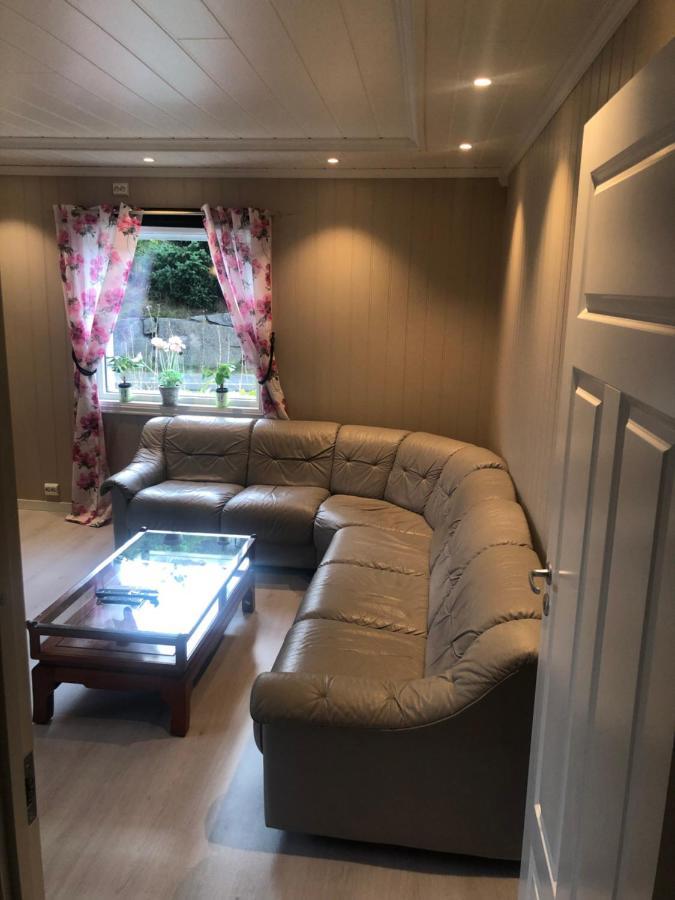 Den Gule Huset Lejlighed Lyngdal Eksteriør billede